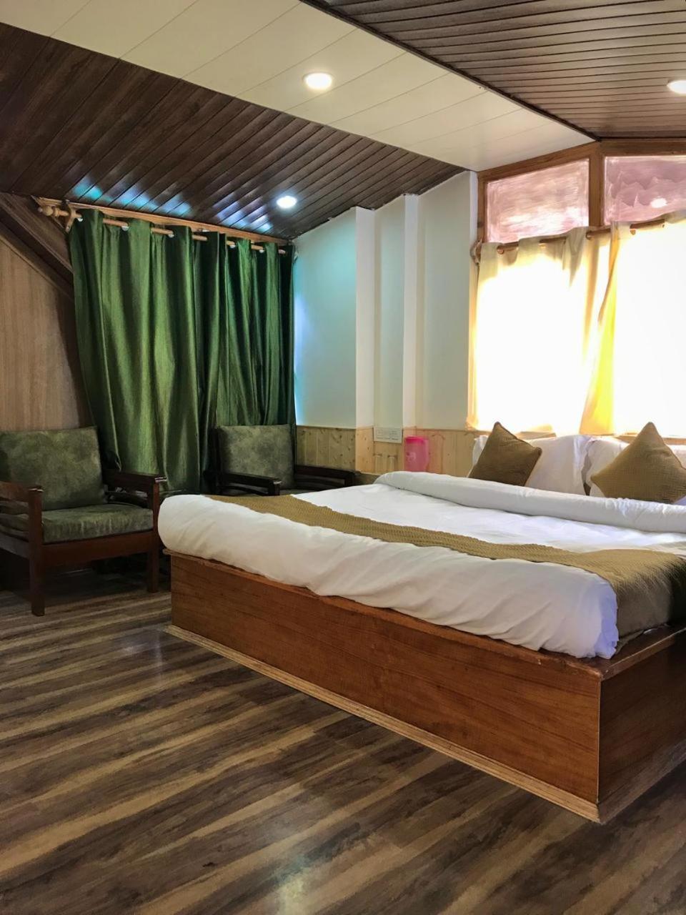 The Avenue Hotel , Manali A River Side Hotel Kültér fotó